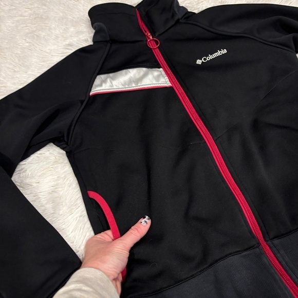 Columbia Women's Black and Red Ski Jacket - Picture 4 of 11